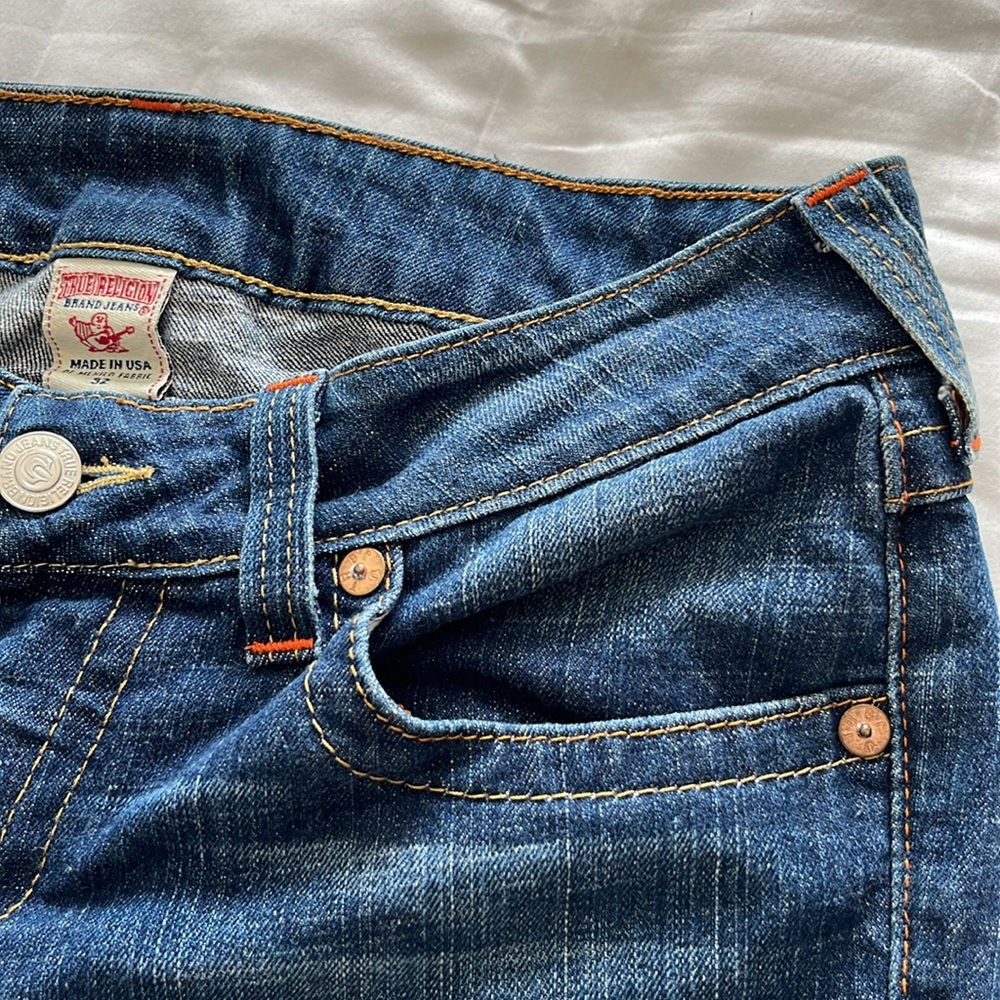 True Religion Jeans Becky Cut Off Hem Frayed/Small Hole Distressed Size 32 - Picture 6 of 16